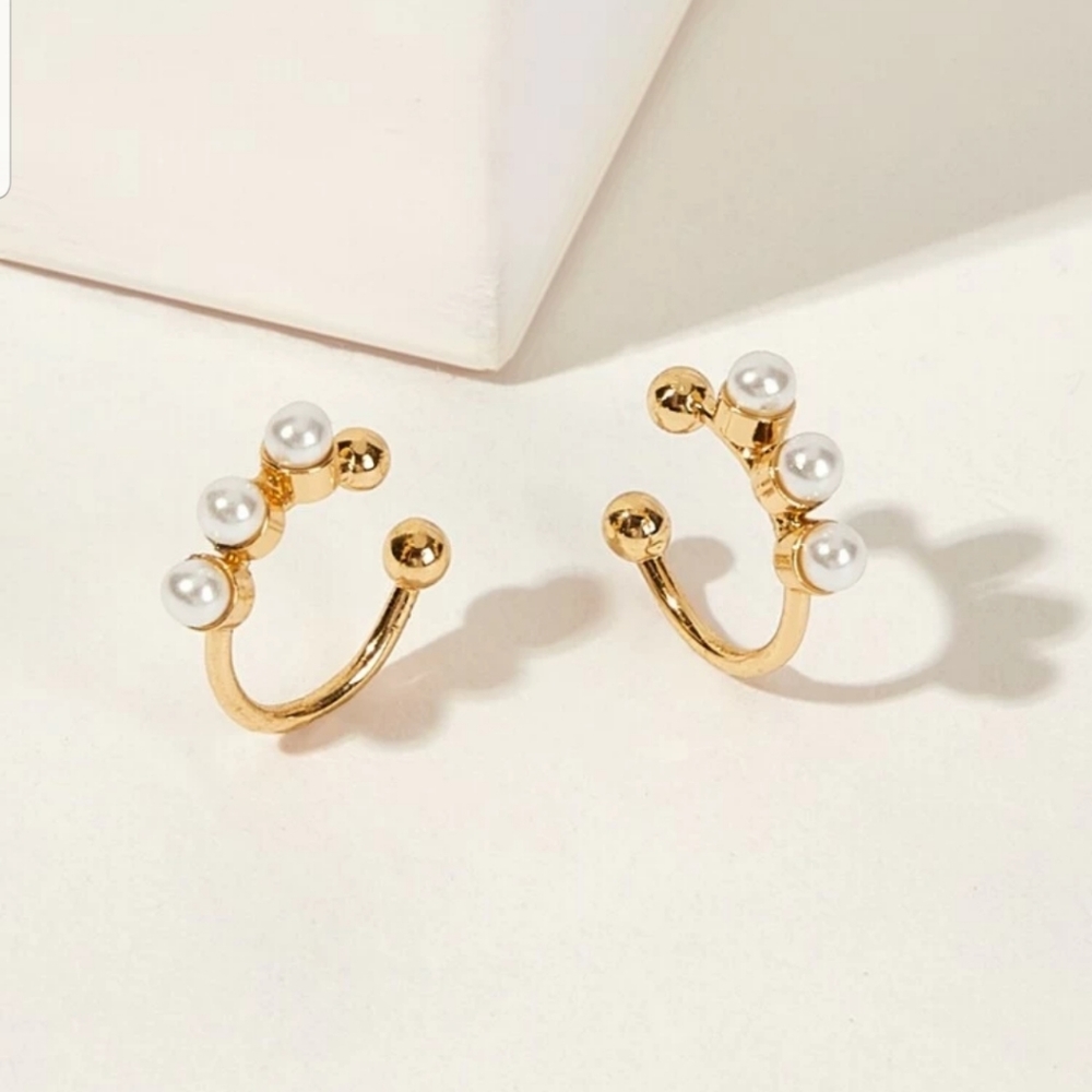 *Amanda* Cuff Earrings - Picture 4 of 4